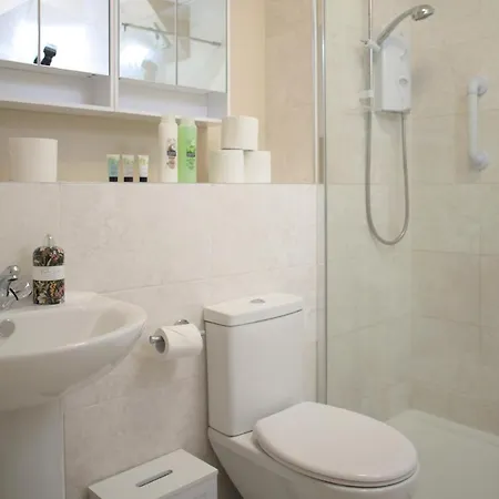 Modern 2-Bed Haven, Free Parking Apartment Edinburgh Exterior photo