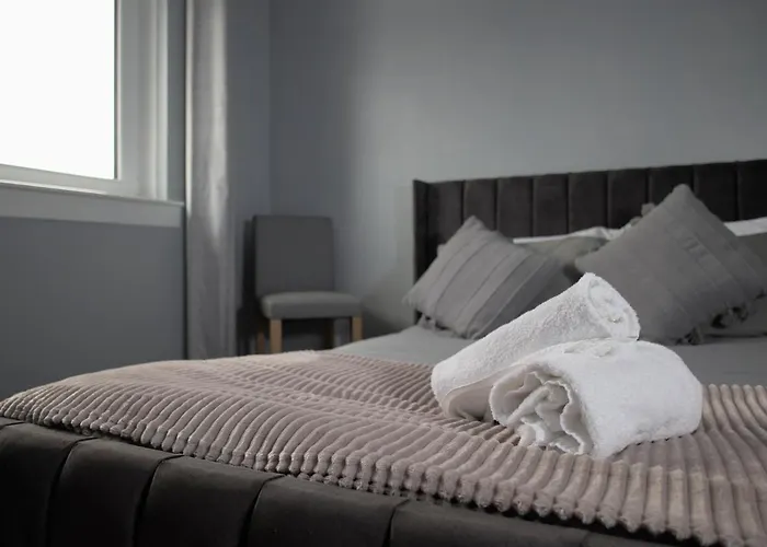 Modern 2-Bed Haven, Free Parking